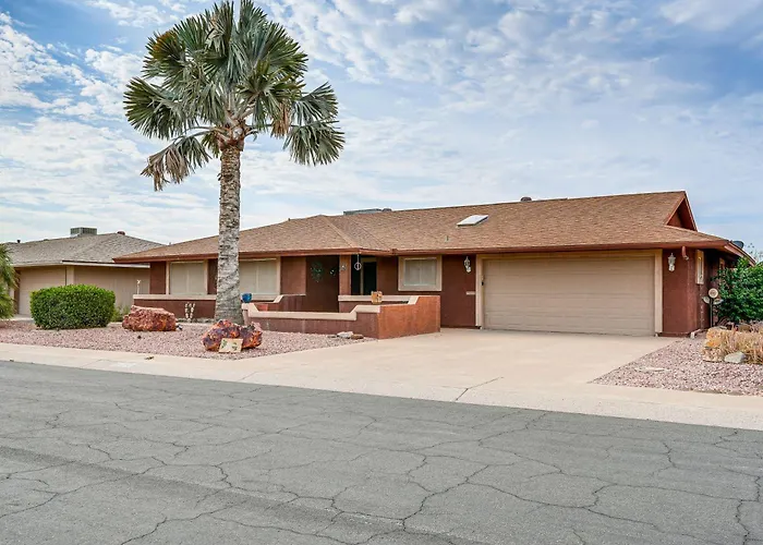 Close To Golf: Sun City Escape W/ Furnished Porch!