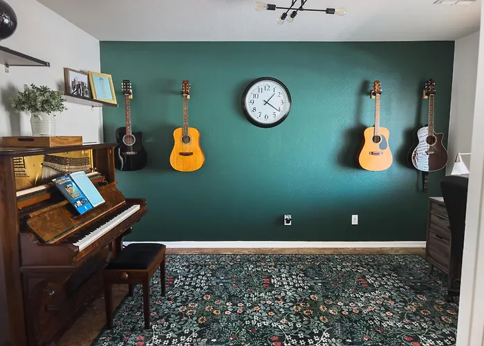 Family Home: Game Room + Yard Near Spring Training