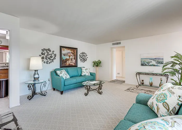 On Sun City South Golf Course! Quiet Home W/ Patio